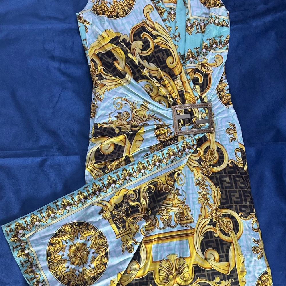 FENDACE GOWN - Picture 6 of 16